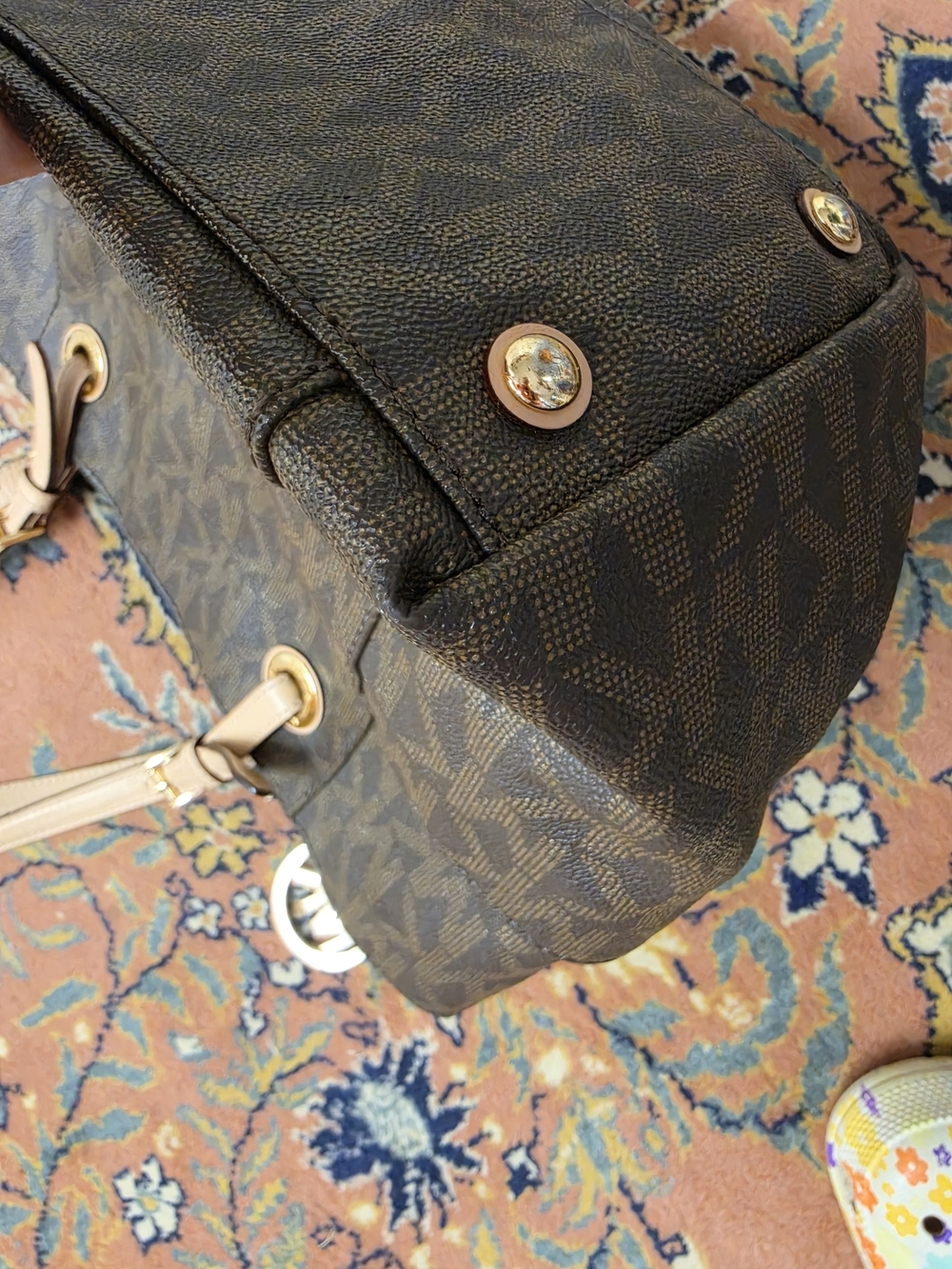 Michael Kors Large Leather Signature MK Jet Set Tote - Picture 16 of 16